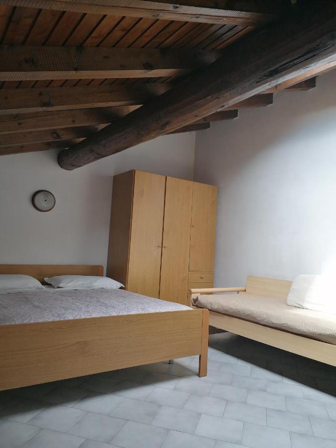 Casa Vacanze 'La Piazza' Βίλα Zone Εξωτερικό φωτογραφία