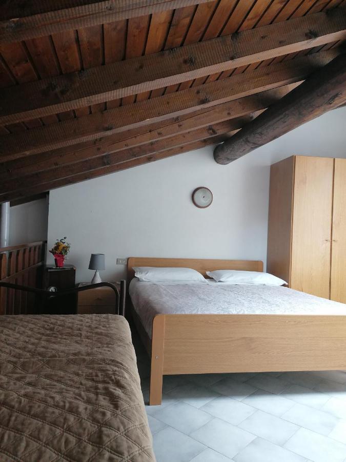 Casa Vacanze 'La Piazza' Βίλα Zone Εξωτερικό φωτογραφία