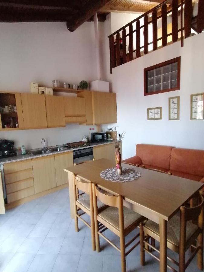 Casa Vacanze 'La Piazza' Βίλα Zone Εξωτερικό φωτογραφία