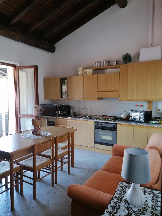 Casa Vacanze 'La Piazza' Βίλα Zone Εξωτερικό φωτογραφία