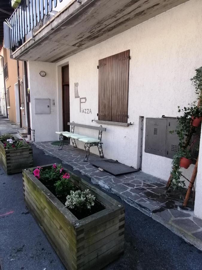 Casa Vacanze 'La Piazza' Βίλα Zone Εξωτερικό φωτογραφία