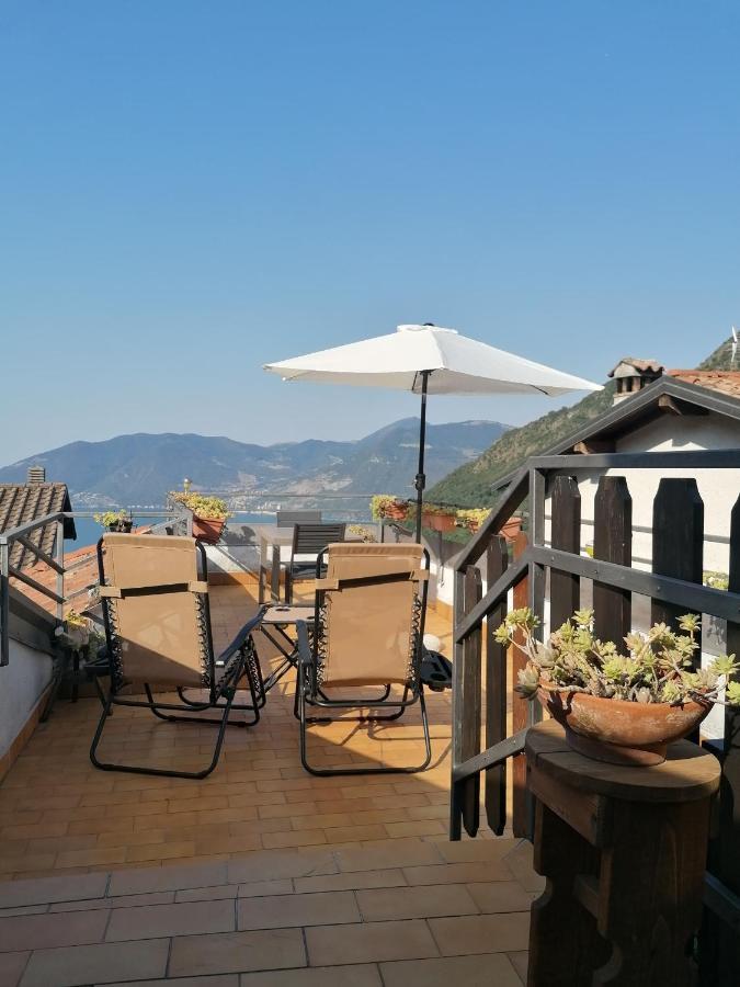 Casa Vacanze 'La Piazza' Βίλα Zone Εξωτερικό φωτογραφία
