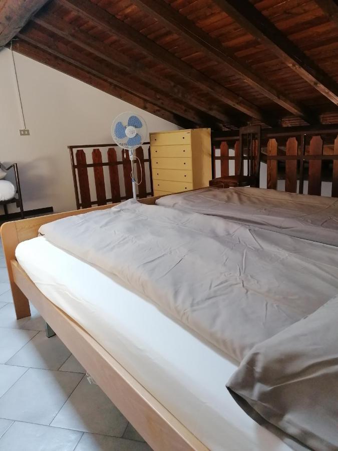 Casa Vacanze 'La Piazza' Βίλα Zone Εξωτερικό φωτογραφία