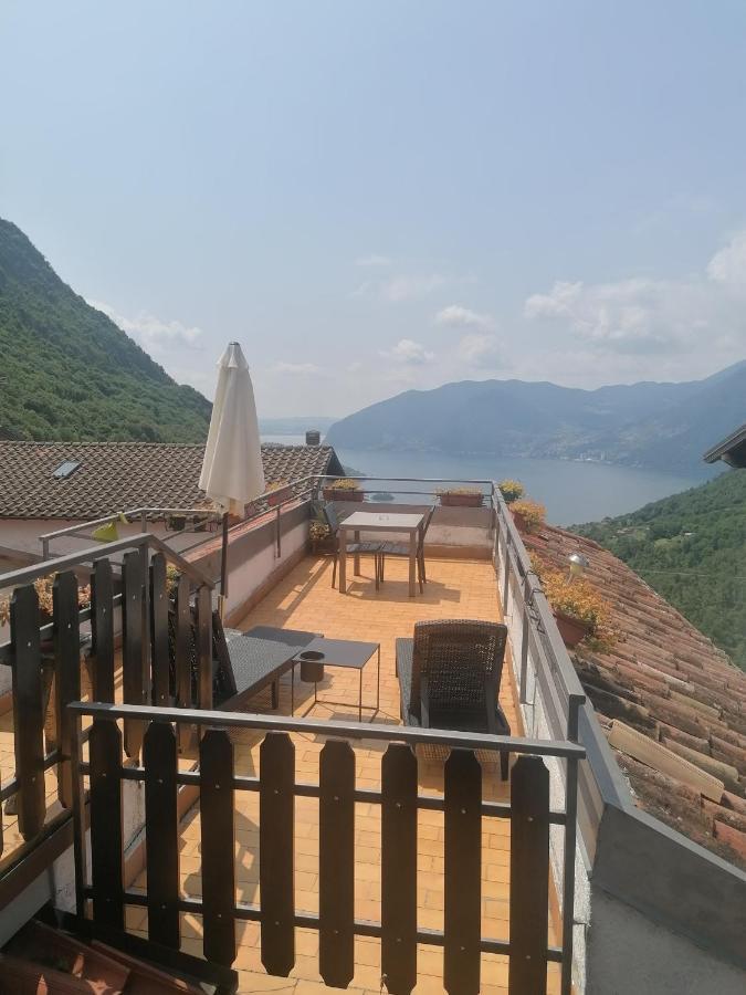 Casa Vacanze 'La Piazza' Βίλα Zone Εξωτερικό φωτογραφία