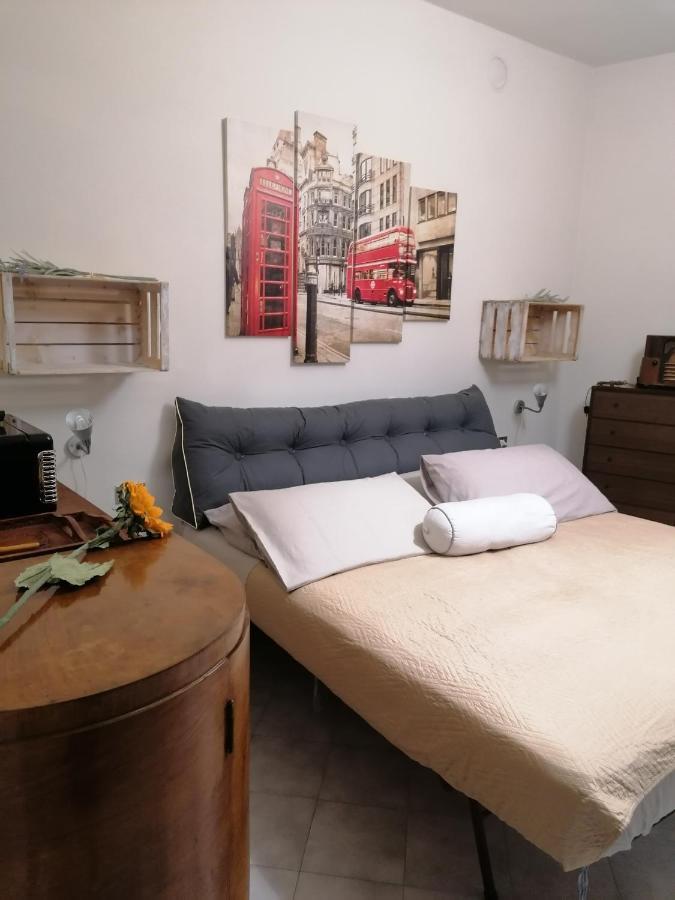 Casa Vacanze 'La Piazza' Βίλα Zone Εξωτερικό φωτογραφία