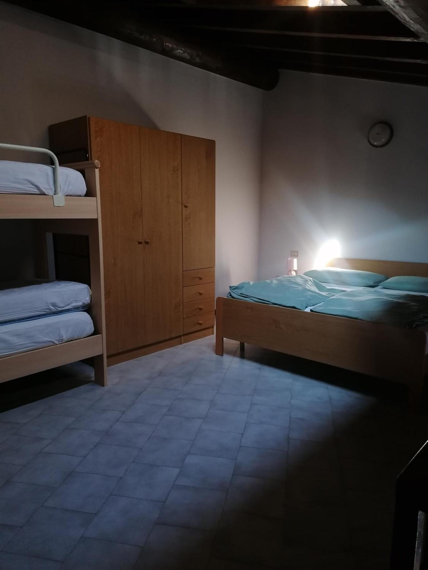 Casa Vacanze 'La Piazza' Βίλα Zone Εξωτερικό φωτογραφία