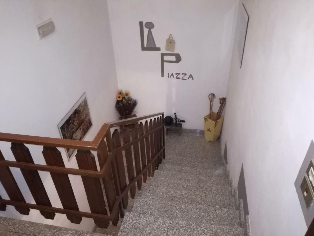 Casa Vacanze 'La Piazza' Βίλα Zone Εξωτερικό φωτογραφία